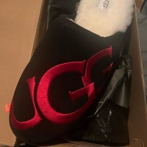 Brand New in Box Men’s Ugg Slippers sz 13 black and red